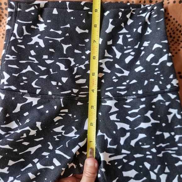 EUC Lululemon Wunder Under Tight Shadow Wrap Black White Flower Tight Legging 2 - Picture 11 of 13